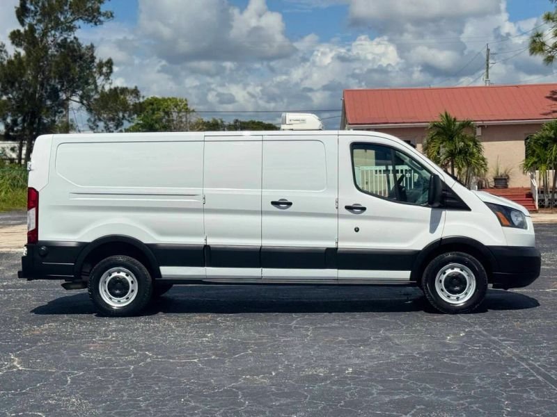 Horizontal photograph of a 2019FordTransit 250 VanLow Roof w/60/40 Side Door w/LWB Van 3D