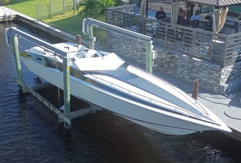Horizontal photograph of a 1989FOUNTAIN35 LIGHTNING Off Shore