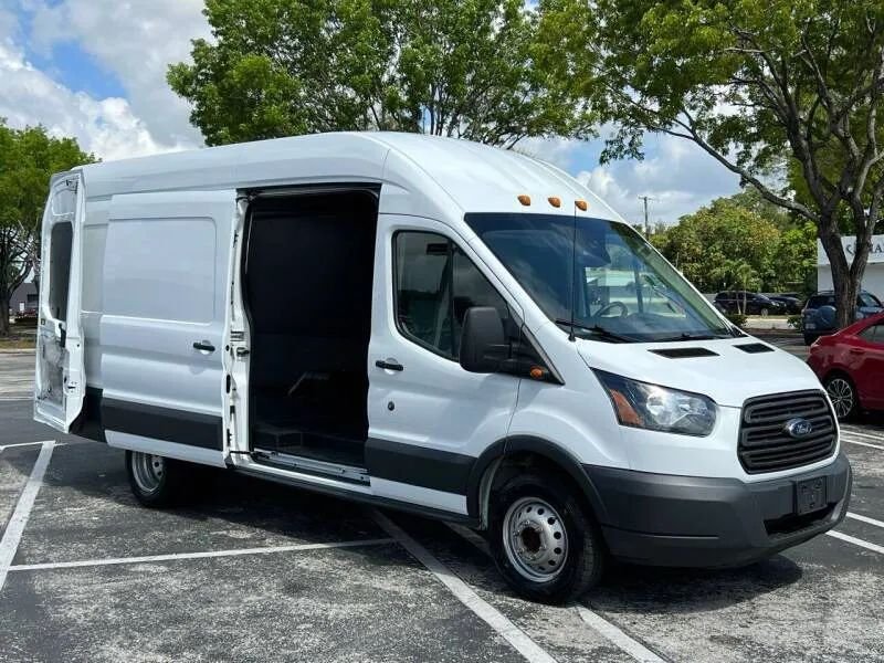 Horizontal photograph of a 2019FordTransit 350 HD VanExtended Length High Roof w/Sliding Side Door w/9950-lb GVWR Van 3D