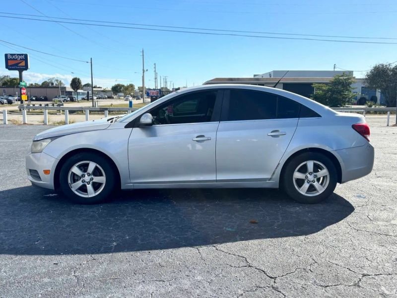 2013ChevroletCruzeLT Sedan 4D