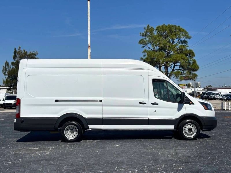 Horizontal photograph of a 2018FordTransit 350 HD VanExtended Length High Roof w/Sliding Side Door w/10 360-lb GVWR Van 3D