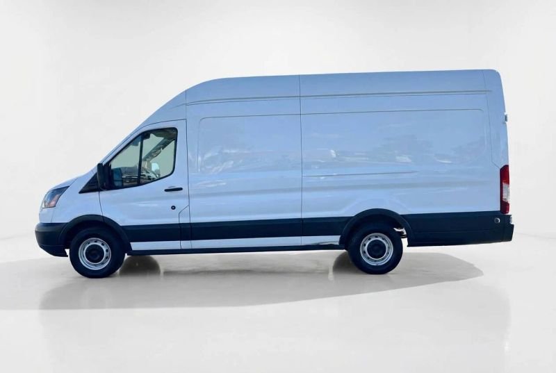 Horizontal photograph of a 2018FordTransit 250 VanExtended Length High Roof w/Sliding Side Door w/LWB Van 3D