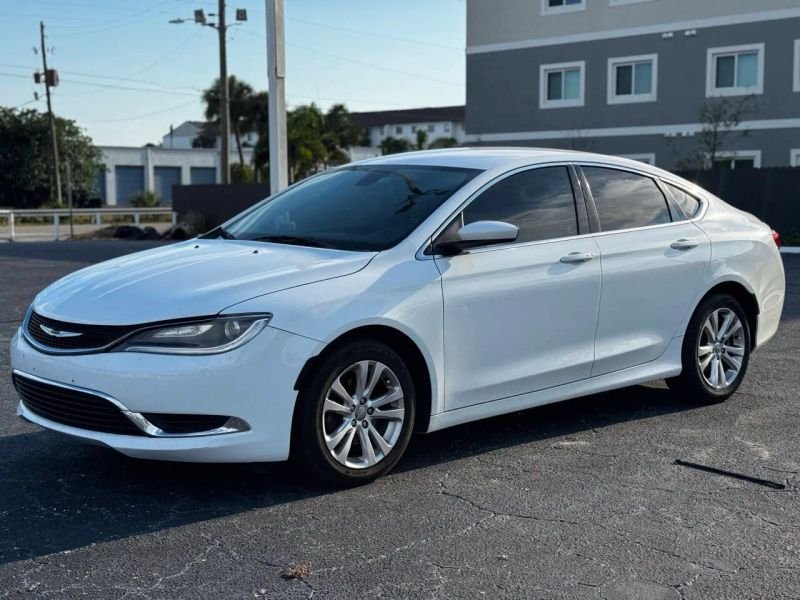 2015 Chrysler 200 Limited's photo